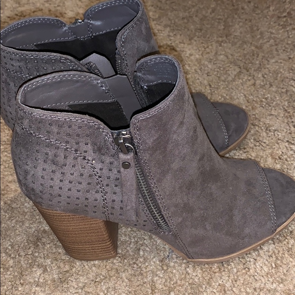 Universal Thread booties